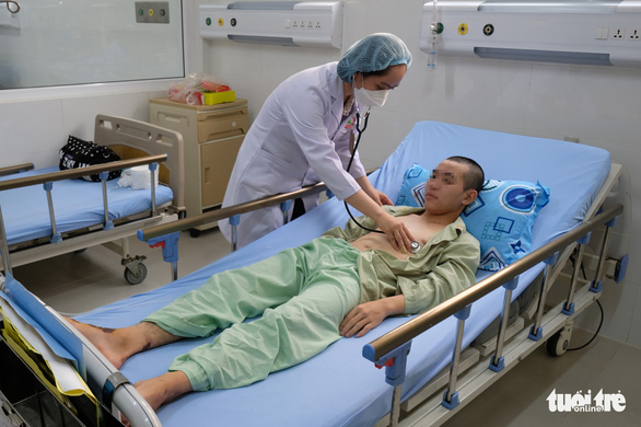 Lâm Đồng lần đầu dùng tim phổi nhân tạo ECMO cứu sống bệnh nhân nguy kịch - Ảnh 1.