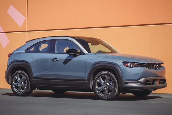 Mazda sắp hé lộ thời điểm ra mắt loạt xe hot, lấy khách của xe sang - Ảnh 2.