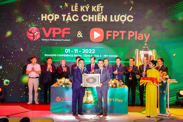 FPT sẵn sàng đàm phán, chia sẻ bản quyền truyền hình V-League - Ảnh 1.