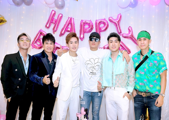 Boygroup Huyền Thoại: Khánh Trung đầu tư tiền tỉ để trở lại, tuyên bố làm âm nhạc không vì tiền - Ảnh 1. Boygroup Huyền Thoại: Khánh Trung đầu tư tiền tỉ để trở lại, tuyên bố làm âm nhạc không vì tiền - Ảnh 1.