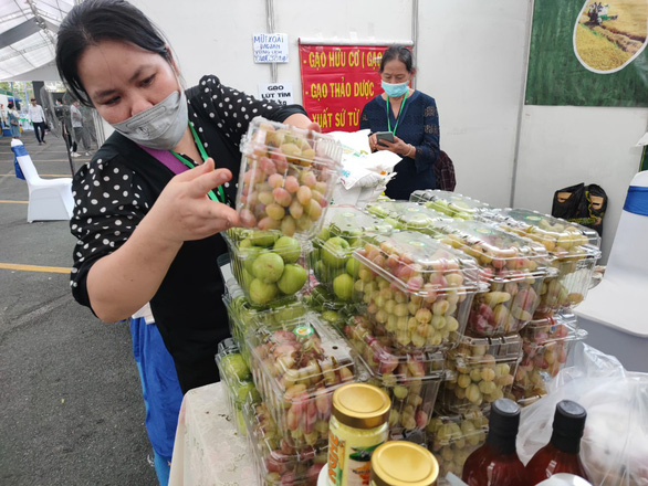 Hồng treo gió Lâm Đồng, mật hoa dừa Trà Vinh, ca cao Đắk Lắk... tại tuần hàng OCOP - Ảnh 5.