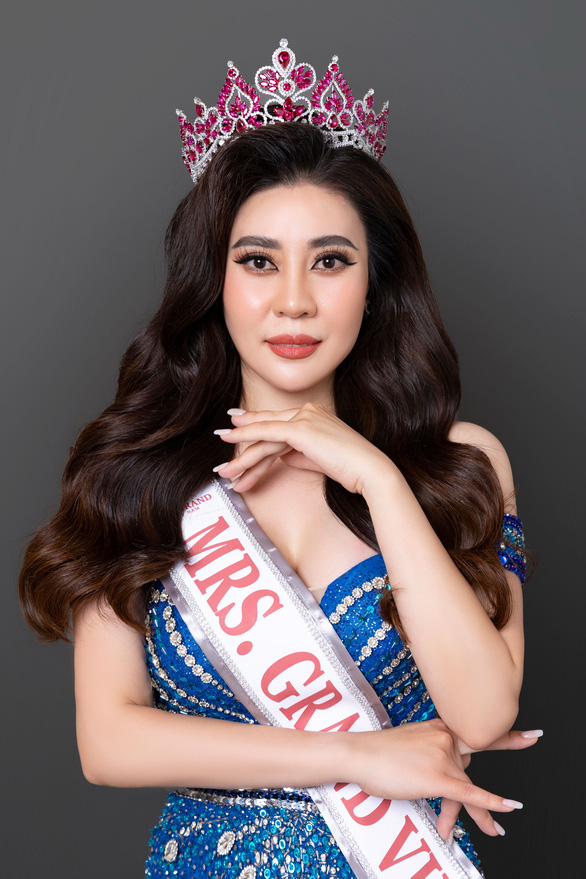 Hoa hậu Phan Kim Oanh chọn váy dạ hội nào đến Mrs Grand International 2022? - Ảnh 3.