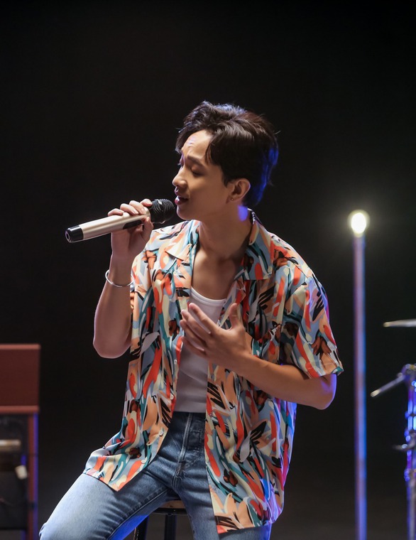 Hoàng Dũng, Amee và Grey D tấn công hit Em về tinh khôi của Hà Trần - Ảnh 5. Hoàng Dũng, Amee và Grey D tấn công hit Em về tinh khôi của Hà Trần - Ảnh 5.