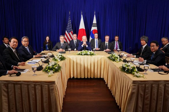 Tổng thống Mỹ Biden: Mỹ - Hàn - Nhật liên kết hơn bao giờ hết về Triều Tiên - Ảnh 1.
