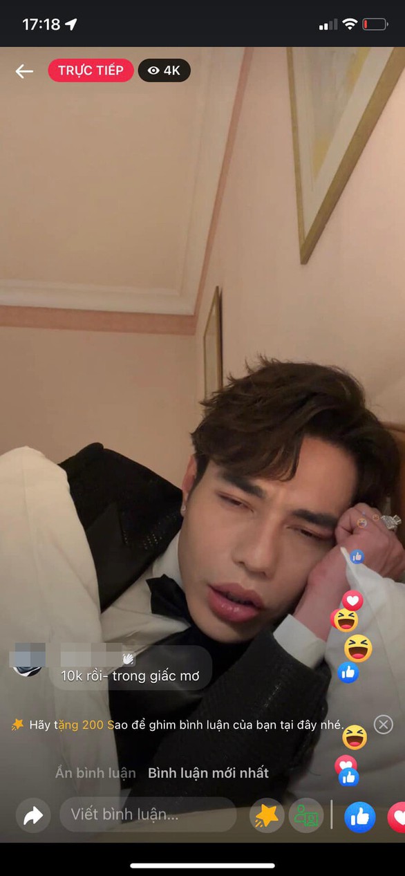 Lê Dương Bảo Lâm hài hước cosplay màn ngủ quên trên livestream của HIEUTHUHAI - Ảnh 1. Lê Dương Bảo Lâm hài hước cosplay màn ngủ quên trên livestream của HIEUTHUHAI - Ảnh 1.