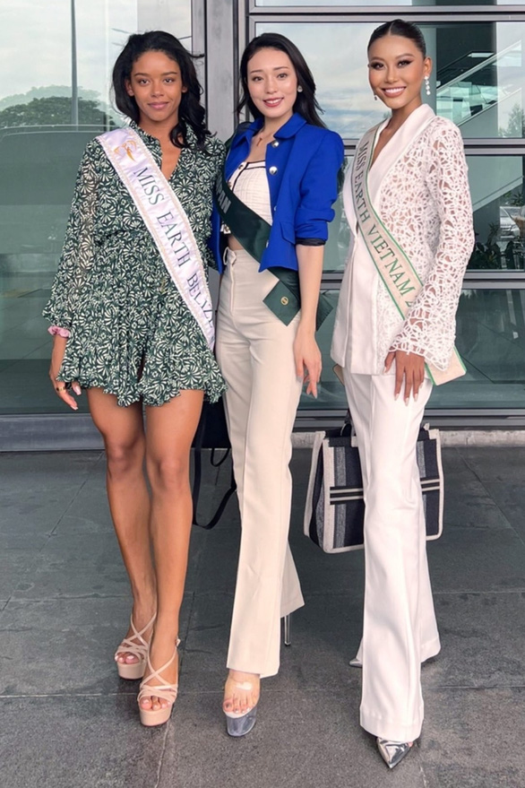 Thạch Thu Thảo diện mốt không nội y bay đi thi Miss Earth 2022 - Ảnh 4.