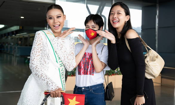 Thạch Thu Thảo diện mốt không nội y bay đi thi Miss Earth 2022 - Ảnh 3.