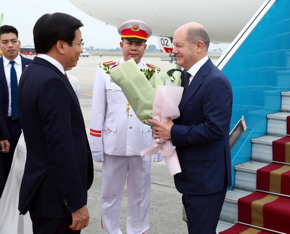 Thủ tướng Đức Olaf Scholz bắt đầu thăm Việt Nam - Ảnh 1.