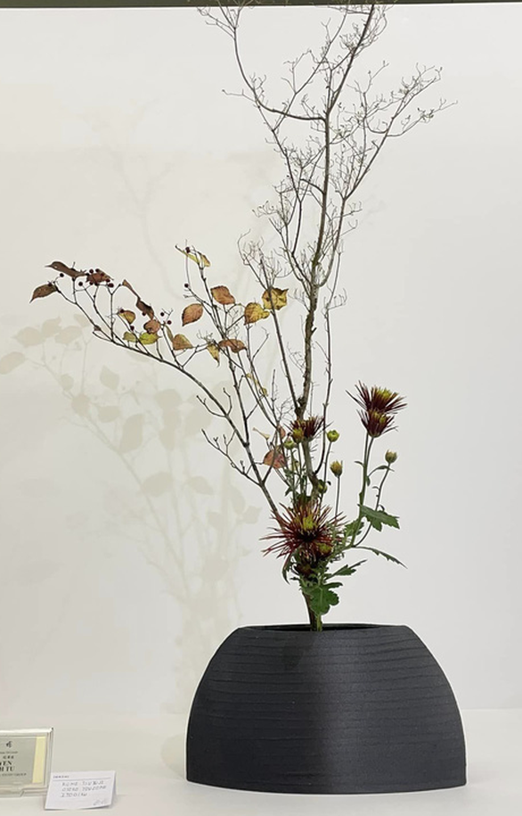 Ngắm những tác phẩm Ikebana Việt Nam lần đầu dự triển lãm tại Nhật Bản - Ảnh 3.