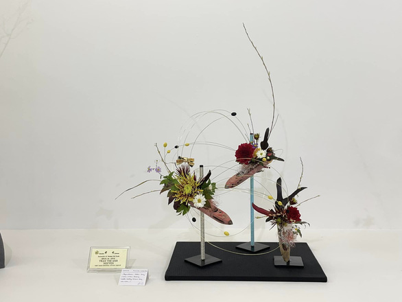 Ngắm những tác phẩm Ikebana Việt Nam lần đầu dự triển lãm tại Nhật Bản - Ảnh 1.