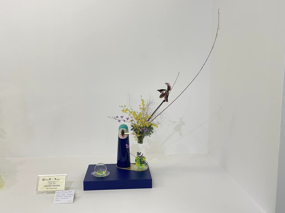 Ngắm những tác phẩm Ikebana Việt Nam lần đầu dự triển lãm tại Nhật Bản - Ảnh 4.