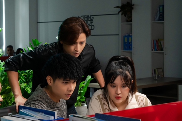 S Quang Ngọc gây choáng với web drama về Hiệp sĩ bóng đêm - Ảnh 3. S Quang Ngọc gây choáng với web drama về Hiệp sĩ bóng đêm - Ảnh 3.