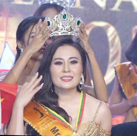 Diễn viên Về nhà đi con lộng lẫy đăng quang Mrs Grand International 2022 - Ảnh 4. Diễn viên Về nhà đi con lộng lẫy đăng quang Mrs Grand International 2022 - Ảnh 4.