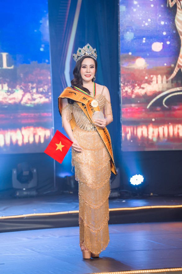 Diễn viên Về nhà đi con lộng lẫy đăng quang Mrs Grand International 2022 - Ảnh 2. Diễn viên Về nhà đi con lộng lẫy đăng quang Mrs Grand International 2022 - Ảnh 2.