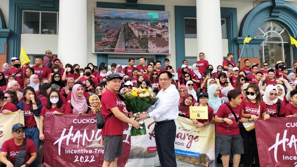 Quảng Ninh đón đoàn 650 khách du lịch Malaysia - Ảnh 1. Quảng Ninh đón đoàn 650 khách du lịch Malaysia - Ảnh 1.