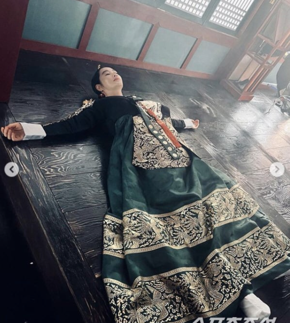 Nhìn loạt ảnh ‘sải lai này sẽ hiểu vì sao Kim Hye Soo hot nhất hiện tại - Ảnh 2. Nhìn loạt ảnh ‘sải lai này sẽ hiểu vì sao Kim Hye Soo hot nhất hiện tại - Ảnh 2.