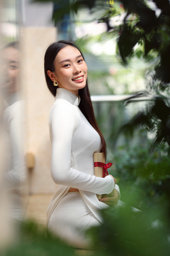 Hoa hậu Ban Mai xinh tươi về thăm trường cũ, giao lưu truyền cảm hứng cho đàn em - Ảnh 5.