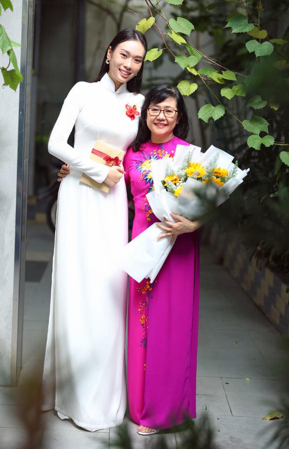 Hoa hậu Ban Mai xinh tươi về thăm trường cũ, giao lưu truyền cảm hứng cho đàn em - Ảnh 4.