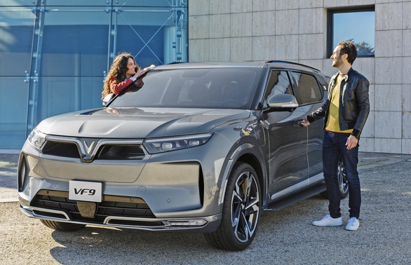 VinFast nhận đơn hàng hơn 2.500 xe VF8 và VF9 của Autonomy - Ảnh 1.