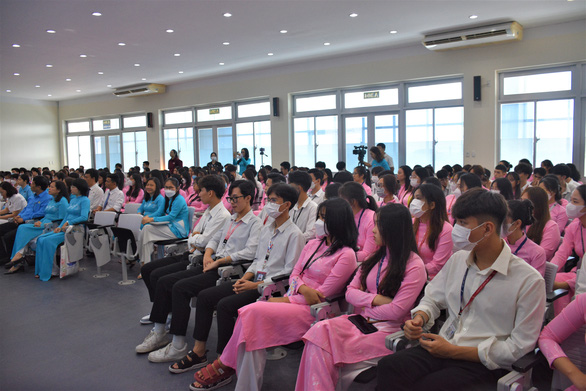 Đại học Tôn Đức Thắng phân hiệu Khánh Hòa khai giảng năm học mới - Ảnh 2.