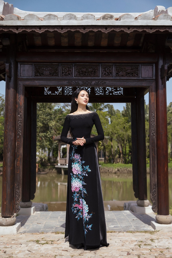Hoa hậu Ngọc Diễm duyên dáng trong tà áo dài Minh Châu sau kết thúc nhiệm kỳ 14 năm - Ảnh 6.