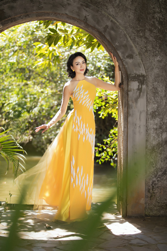 Hoa hậu Ngọc Diễm duyên dáng trong tà áo dài Minh Châu sau kết thúc nhiệm kỳ 14 năm - Ảnh 8.