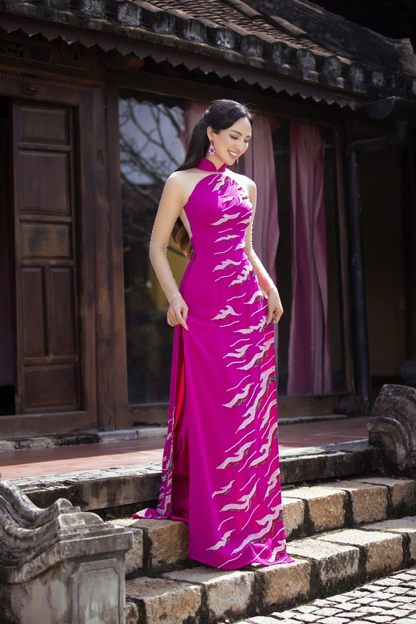 Hoa hậu Ngọc Diễm duyên dáng trong tà áo dài Minh Châu sau kết thúc nhiệm kỳ 14 năm - Ảnh 12.