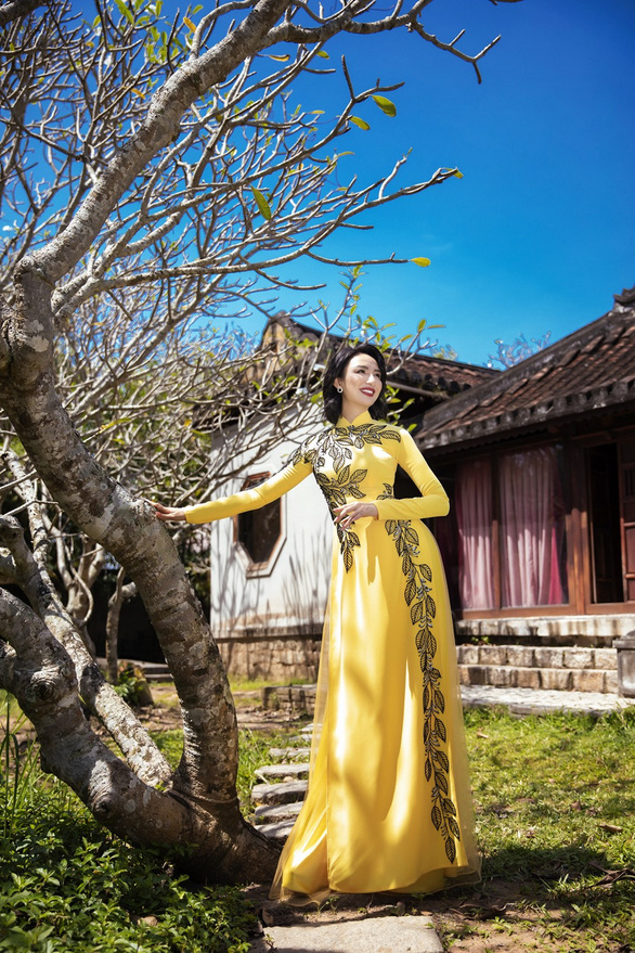 Hoa hậu Ngọc Diễm duyên dáng trong tà áo dài Minh Châu sau kết thúc nhiệm kỳ 14 năm - Ảnh 14.