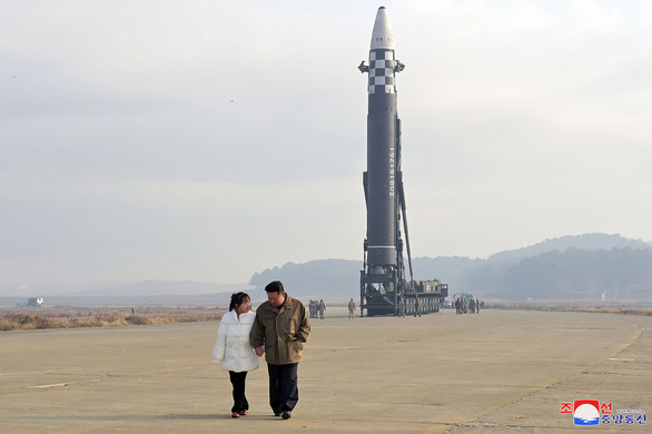 Triều Tiên thử thành công tên lửa quái vật? - Ảnh 1.