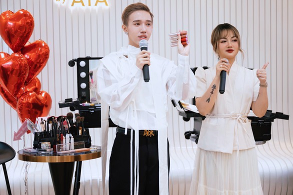 Myka Nguyễn ‘bỏ nhỏ’ mẹo trang điểm cho mùa lễ hội 2022 - Ảnh 2. Myka Nguyễn ‘bỏ nhỏ’ mẹo trang điểm cho mùa lễ hội 2022 - Ảnh 2.