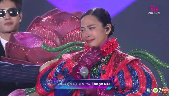 Khoảnh khắc lộ diện lem nhem của top 3 Ca sĩ mặt nạ - Ảnh 5. Khoảnh khắc lộ diện lem nhem của top 3 Ca sĩ mặt nạ - Ảnh 5.