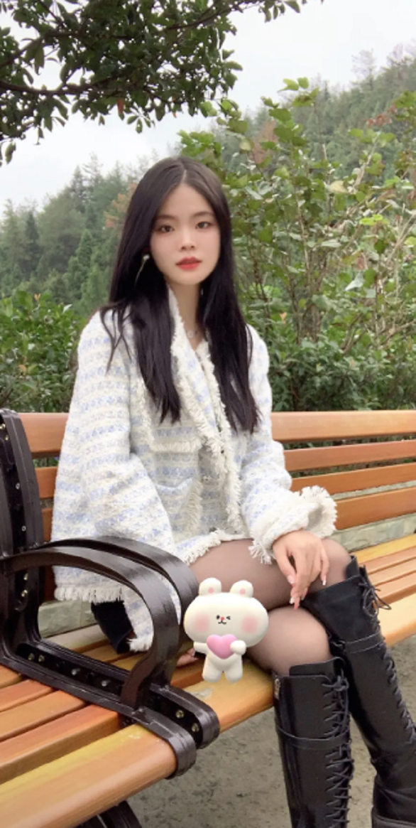 Chọn trông coi nghĩa trang sau đại học, cô gái tiết lộ hàng xóm yên tĩnh lắm - Ảnh 1. Chọn trông coi nghĩa trang sau đại học, cô gái tiết lộ hàng xóm yên tĩnh lắm - Ảnh 1.