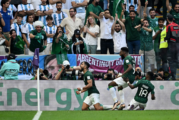Địa chấn World Cup 2022: Saudi Arabia quật ngã Argentina 2-1 - Ảnh 1.