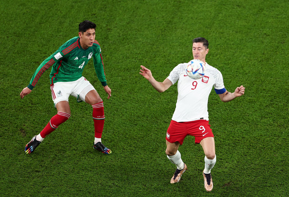 Lewandowski đá hỏng phạt đền, Ba Lan hoà Mexico không bàn thắng - Ảnh 1.