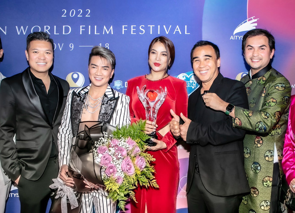 Chủ tịch Trương Ngọc Ánh hội ngộ dàn sao Việt tại Liên hoan phim thế giới châu Á - Ảnh 1.