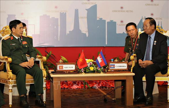 Bộ trưởng Phan Văn Giang gặp Bộ trưởng Quốc phòng Campuchia, Trung Quốc - Ảnh 1.