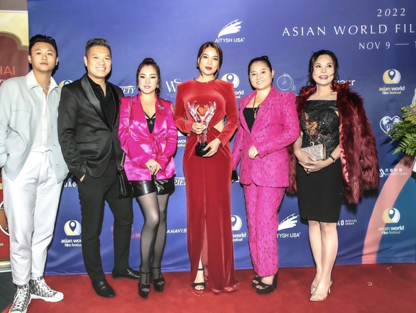 Chủ tịch Trương Ngọc Ánh hội ngộ dàn sao Việt tại Liên hoan phim thế giới châu Á - Ảnh 2.