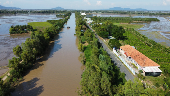 Đổi thay bên dòng kênh ông Kiệt - Ảnh 1.