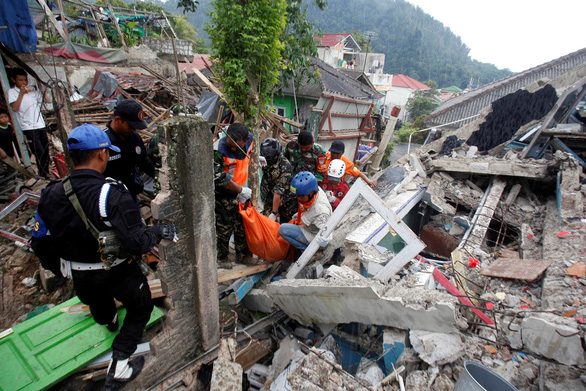 Vì sao động đất ở Indonesia chỉ 5,6 độ nhưng hơn 260 người chết? - Ảnh 1.