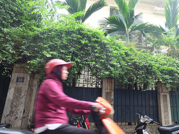 Biệt thự nguyên chủ tịch Hà Nội trả lại hơn 8 năm qua vẫn bỏ hoang - Ảnh 1. Biệt thự nguyên chủ tịch Hà Nội trả lại hơn 8 năm qua vẫn bỏ hoang - Ảnh 1.