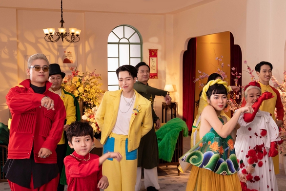 Tung MV Tết là đông mới vui, Đức Phúc và GDucky ăn Tết sớm nhất V-pop - Ảnh 2. Tung MV Tết là đông mới vui, Đức Phúc và GDucky ăn Tết sớm nhất V-pop - Ảnh 2.