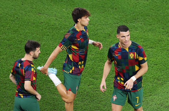 Xem hình ảnh Ronaldo khởi động trước trận gặp Ghana - Ảnh 3.