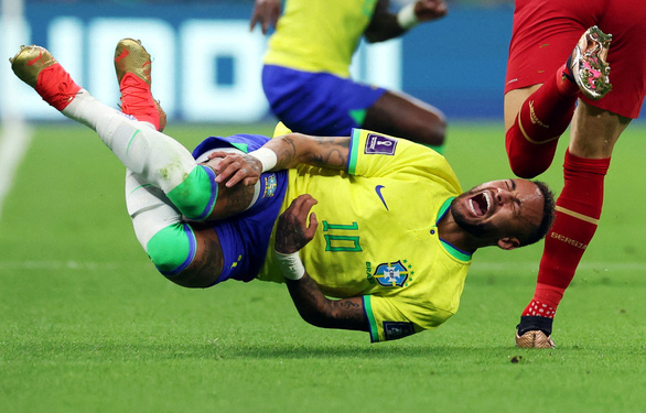 Neymar bật khóc vì chấn thương, HLV Tite vẫn lạc quan - Ảnh 2.