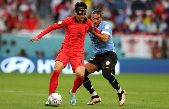 Tại sao Son Heung Min phải đeo mặt nạ khi thi đấu World Cup 2022? - Ảnh 2.