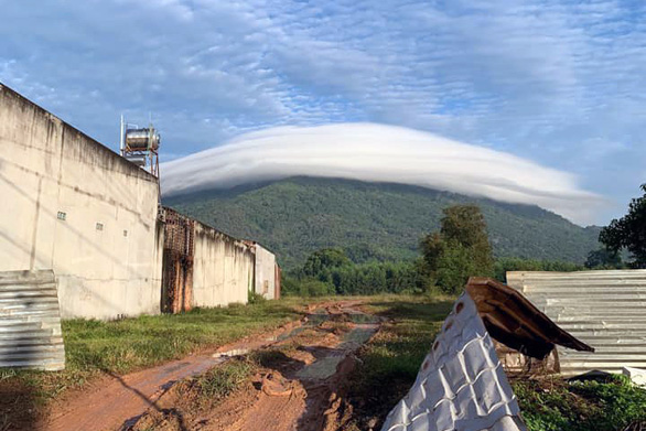 Hiện tượng ‘đĩa mây’ lan đến núi Chứa Chan - Ảnh 6.