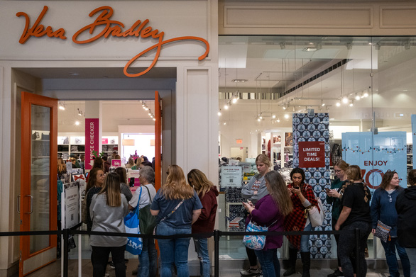 Lạm phát khiến người tiêu dùng Mỹ chùn bước trong ngày mua sắm Black Friday - Ảnh 5.