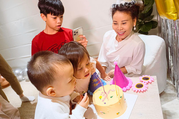 Hồ Ngọc Hà xúc động vì được ba con mừng sinh nhật - Ảnh 4.