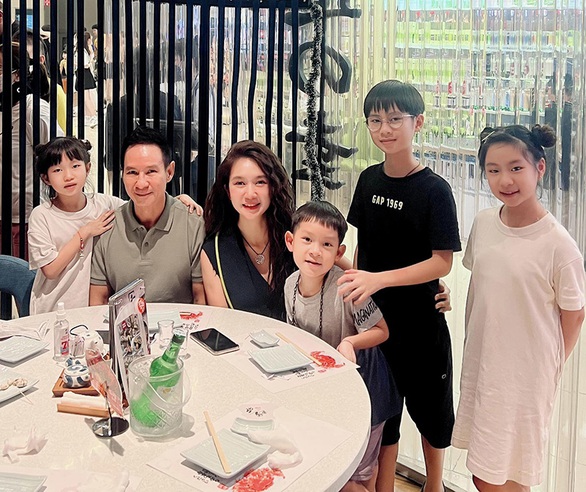 Ảnh vui sao Việt 27-11: Bố con Mạnh Trường cosplay ảnh Ronaldo, Messi - Ảnh 5. Ảnh vui sao Việt 27-11: Bố con Mạnh Trường cosplay ảnh Ronaldo, Messi - Ảnh 5.