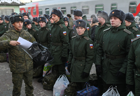 Nga đưa lính nghĩa vụ ở vùng Omsk đến các điểm đồn trú - Ảnh 5.