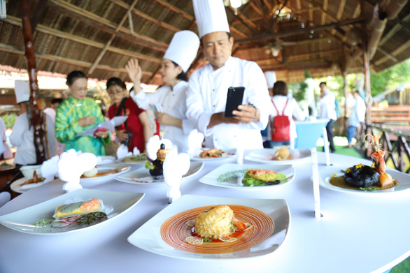 Kỷ lục Việt Nam: 122 món ăn từ tôm và muối Bạc Liêu - Ảnh 6.
